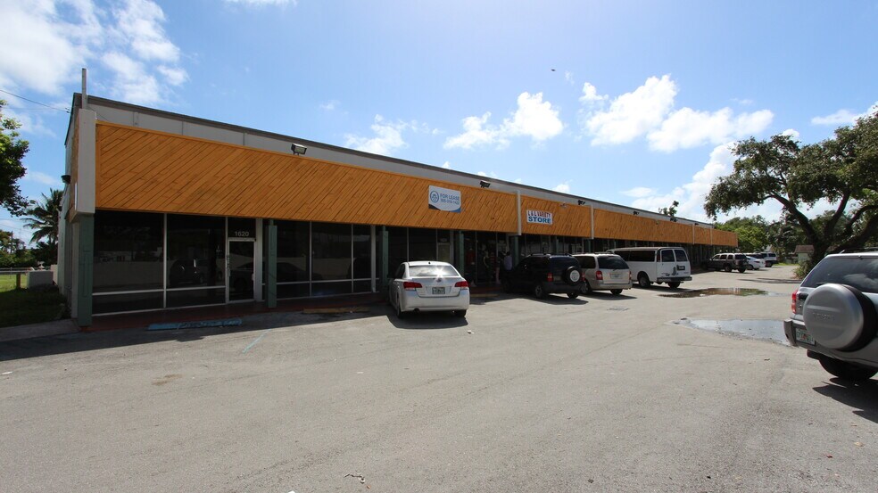 1620-1648 NE 148th St, Miami, FL à louer - Photo du bâtiment - Image 3 de 6