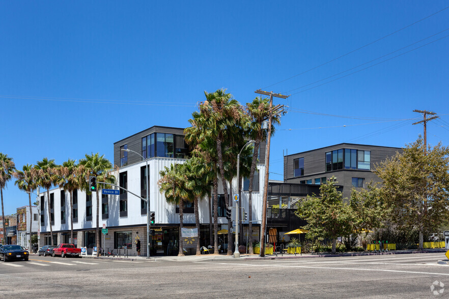 1645 Abbot Kinney Blvd, Venice, CA for lease - Building Photo - Image 3 of 10