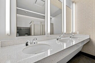 6504 Bridgepoint Pky, Austin, TX for lease Interior Photo- Image 1 of 14