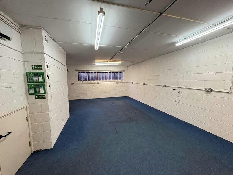 Alice Way, Hounslow for lease - Building Photo - Image 3 of 17