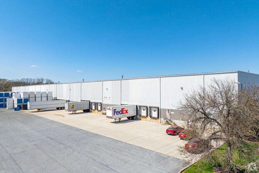 1011 Aip Dr, Middletown, PA à louer - Photo du bâtiment - Image 3 de 5