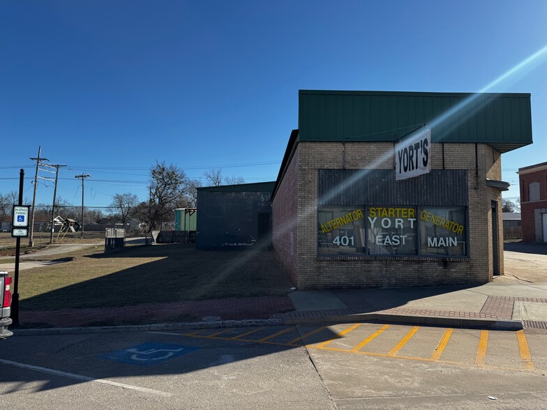 401 E Main St, Shawnee, OK for sale - Building Photo - Image 3 of 11