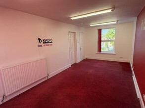 158 Millbrook Rd E, Southampton for lease Interior Photo- Image 2 of 5