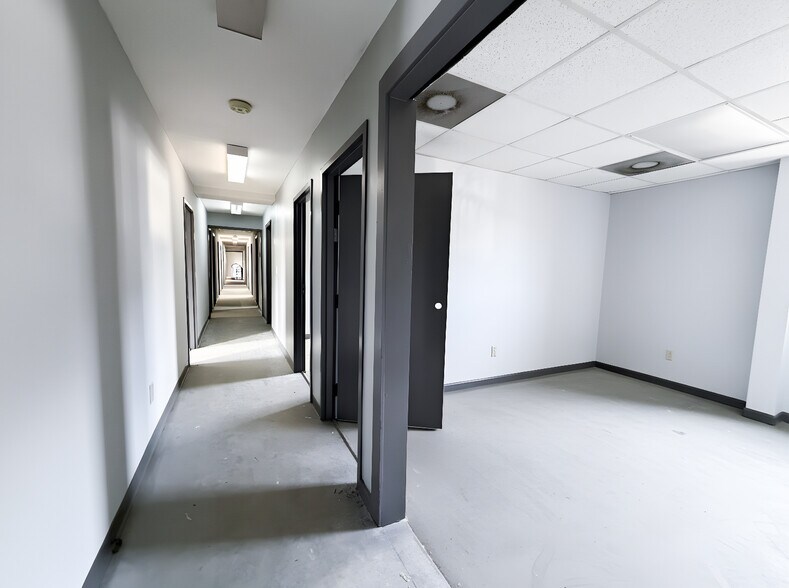 2514 W Point Ave, College Park, GA à louer - Photo du bâtiment - Image 3 de 5