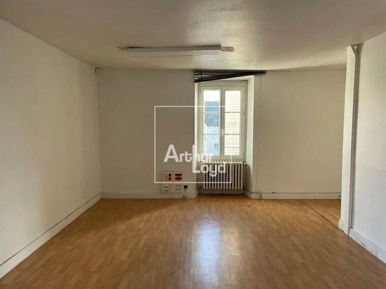 Office in Vaux-le-Pénil for lease - Interior Photo - Image 3 of 6