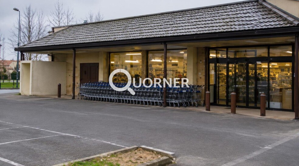 Retail in Chaumont for lease - Building Photo - Image 3 of 4