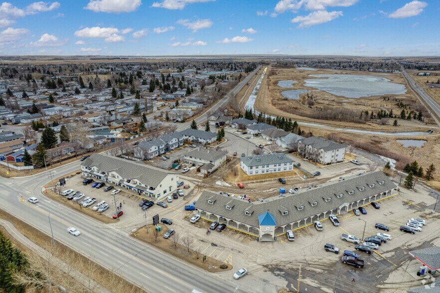 95 Brent Blvd, Strathmore, AB à louer - Aérien - Image 3 de 5