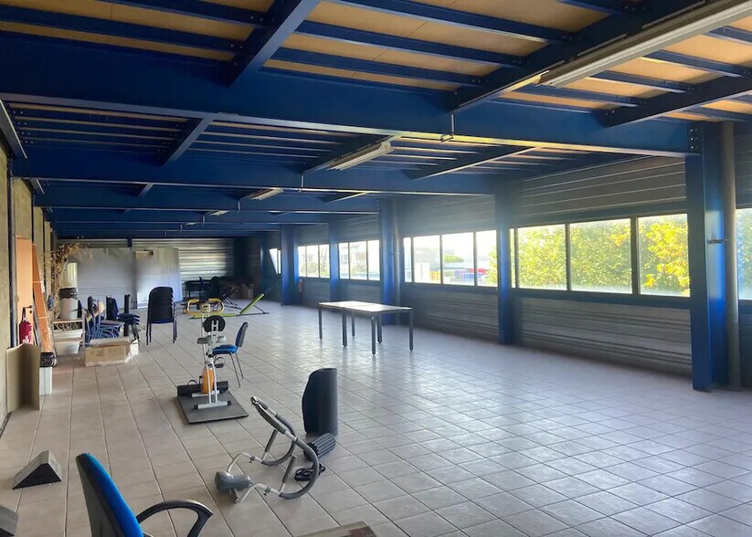 Industrial in Genas for lease - Interior Photo - Image 2 of 9