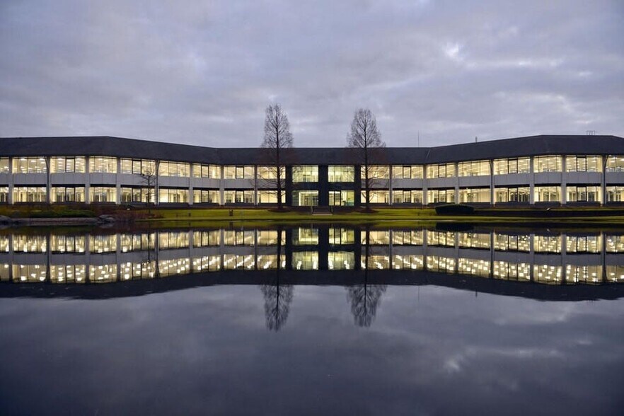 Waterside Dr, Reading à louer - Photo du bâtiment - Image 1 de 9