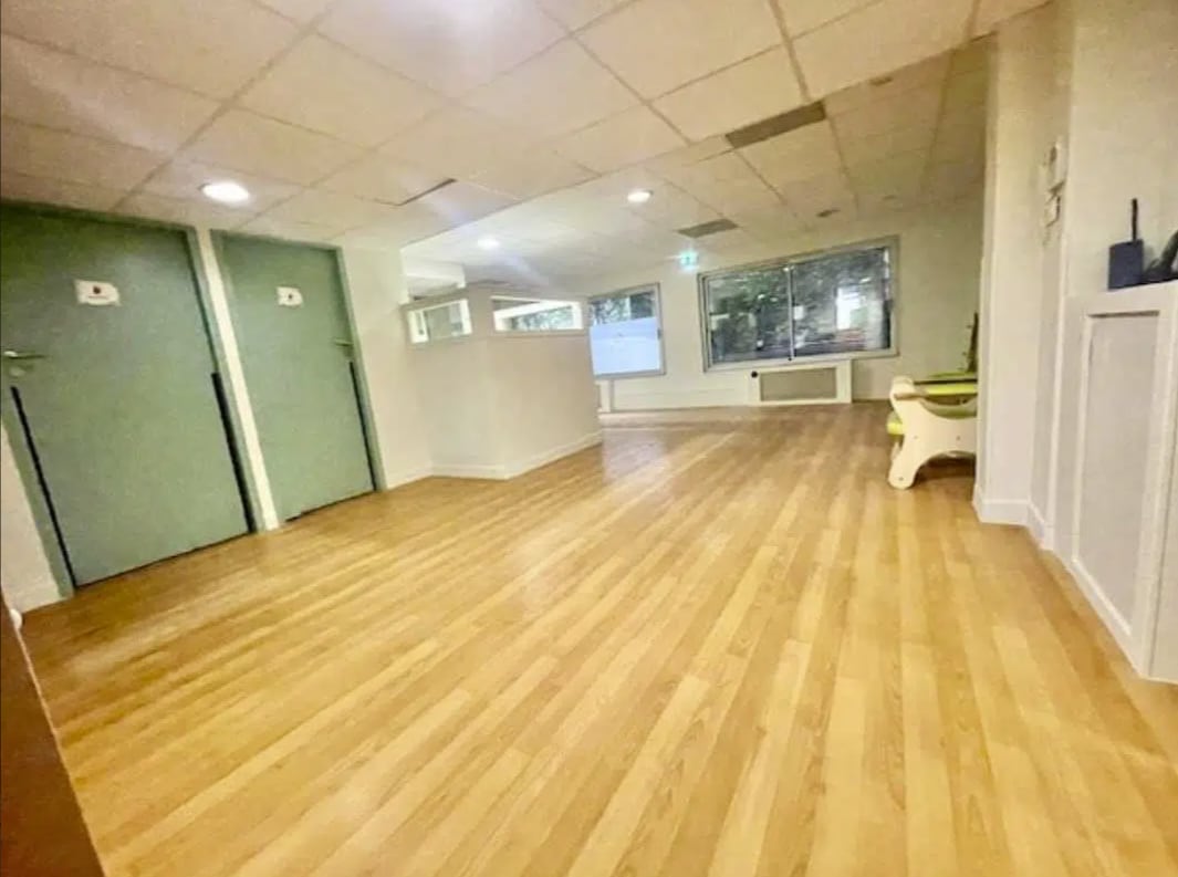 Office/Retail in Paris for lease Interior Photo- Image 1 of 5