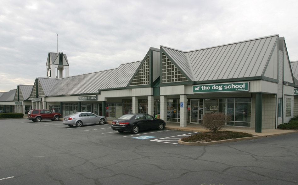 305 E Market St, Leesburg, VA for lease - Building Photo - Image 2 of 11