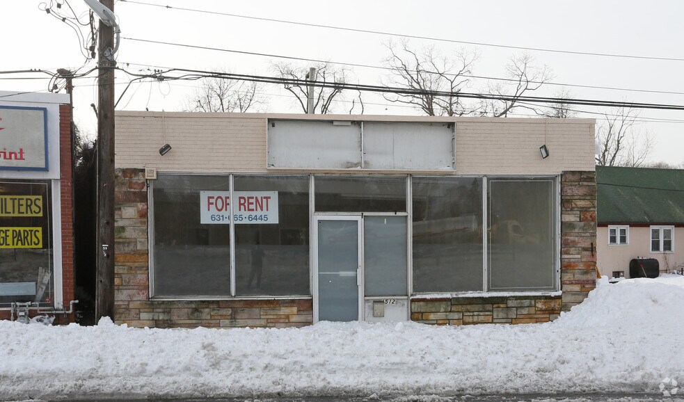 1512 Sunrise Hwy, Bay Shore, NY à vendre - Photo du bâtiment - Image 3 de 12