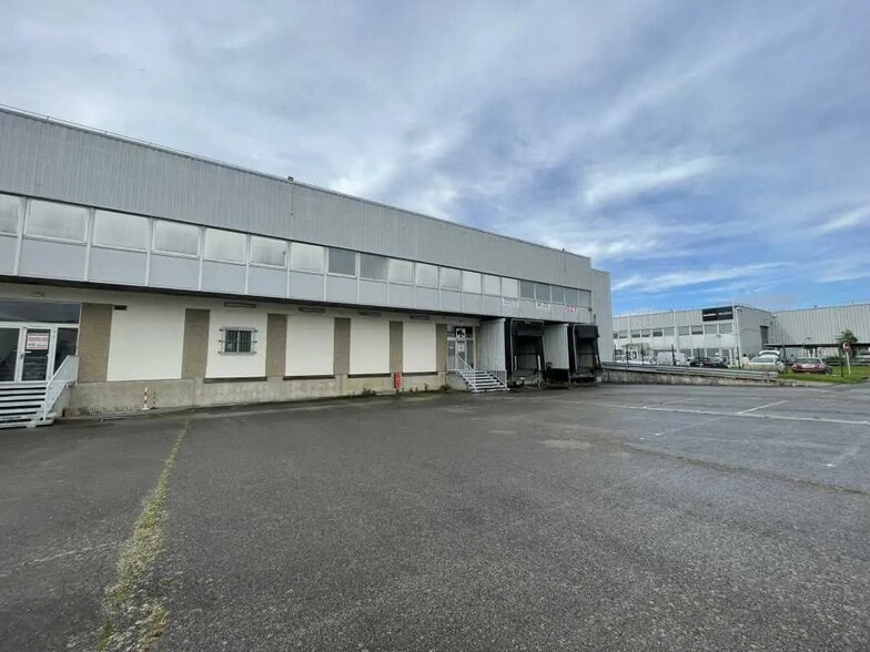 Office in Sucy-en-Brie for lease - Building Photo - Image 1 of 3
