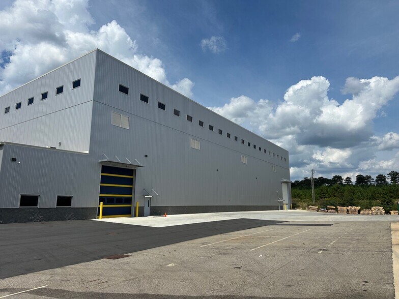 600 Fox Run Ave, Opelika, AL à louer - Photo du bâtiment - Image 2 de 6