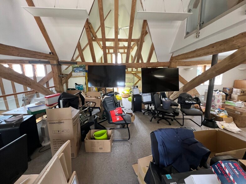 The, Bishop's Stortford à louer - Photo du bâtiment - Image 3 de 21