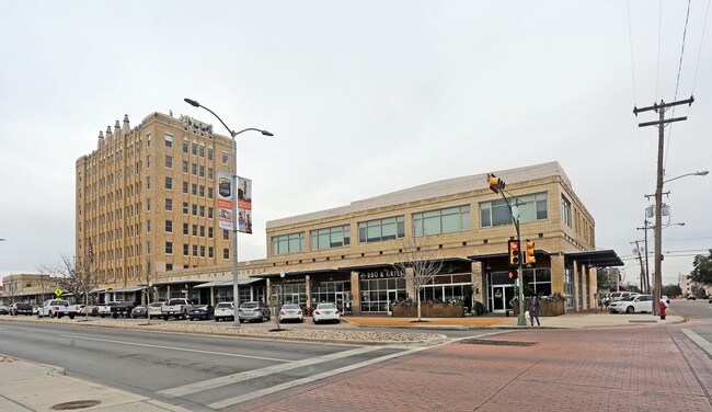 More details for 300-308 W Jefferson Blvd, Dallas, TX - Retail for Lease