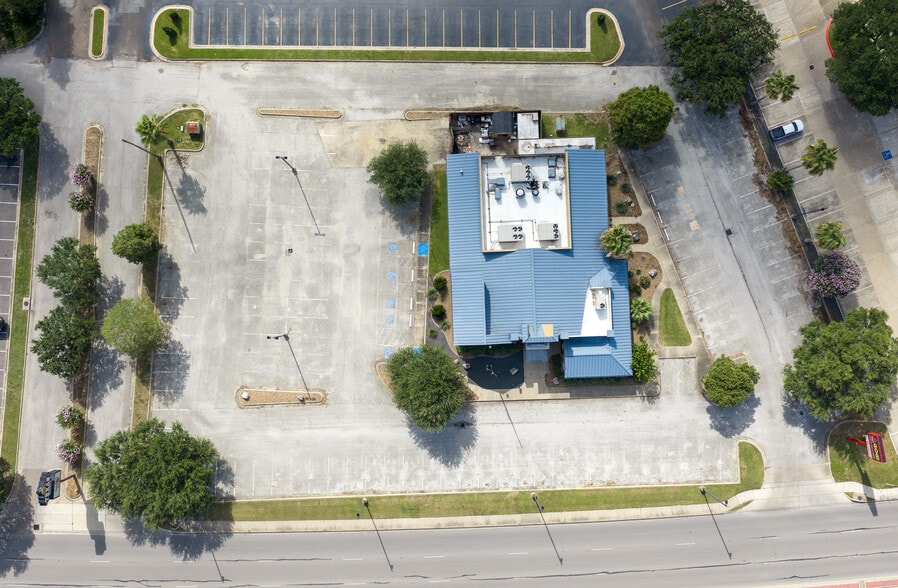 4904 N Navarro St, Victoria, TX for sale - Building Photo - Image 2 of 16