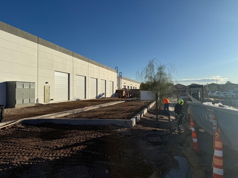 930-938 Empire Mesa Way, Henderson, NV for lease - Building Photo - Image 2 of 6