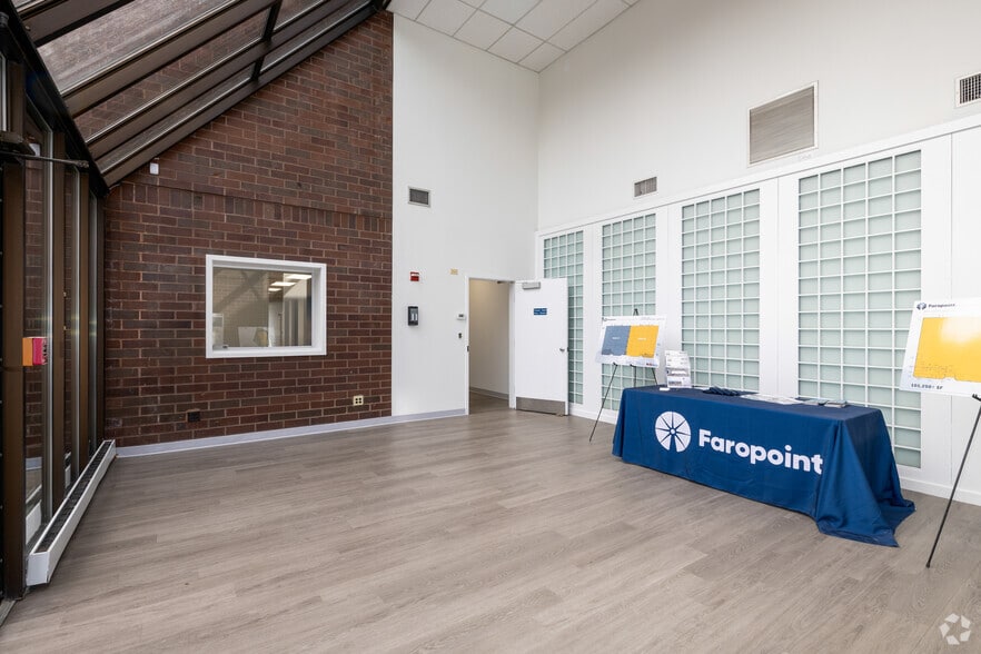 150 Rittenhouse Cir, Bristol, PA for lease - Lobby - Image 2 of 14