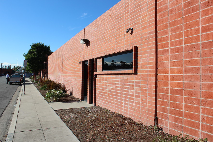 4201 W Vanowen Pl, Burbank, CA for lease - Building Photo - Image 3 of 8