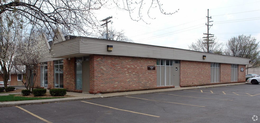 23030 Mooney St, Farmington, MI for lease - Building Photo - Image 2 of 34