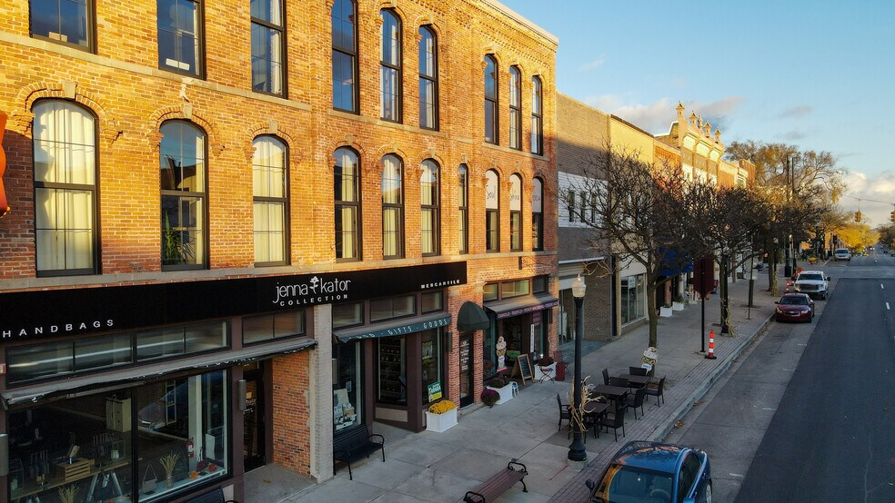 120 W Grand River Ave, Howell, MI à louer - Photo du bâtiment - Image 3 de 6