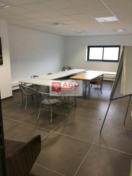 Office in Saint-Jean-de-Védas for lease - Interior Photo - Image 2 of 4