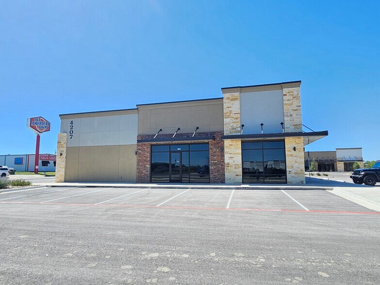 4201 S Fort Hood St, Killeen, TX à louer - Photo du bâtiment - Image 2 de 8