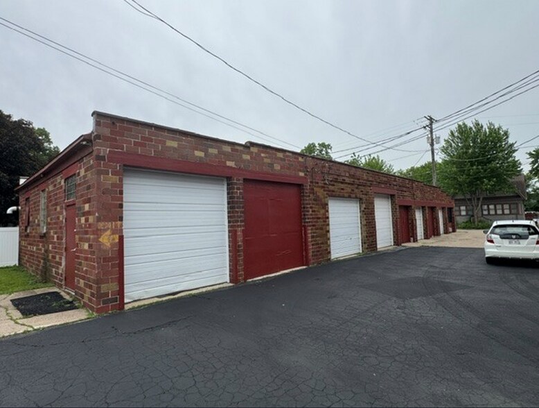740 N Main St, Oshkosh, WI à vendre - Photo du bâtiment - Image 3 de 4