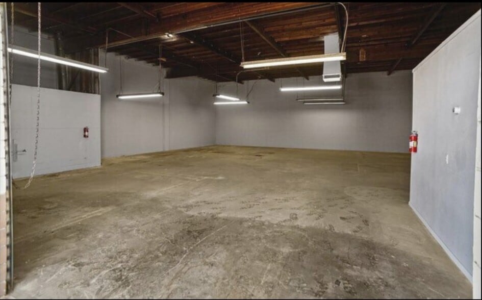 12455 Branford St, Pacoima, CA for lease - Interior Photo - Image 3 of 25