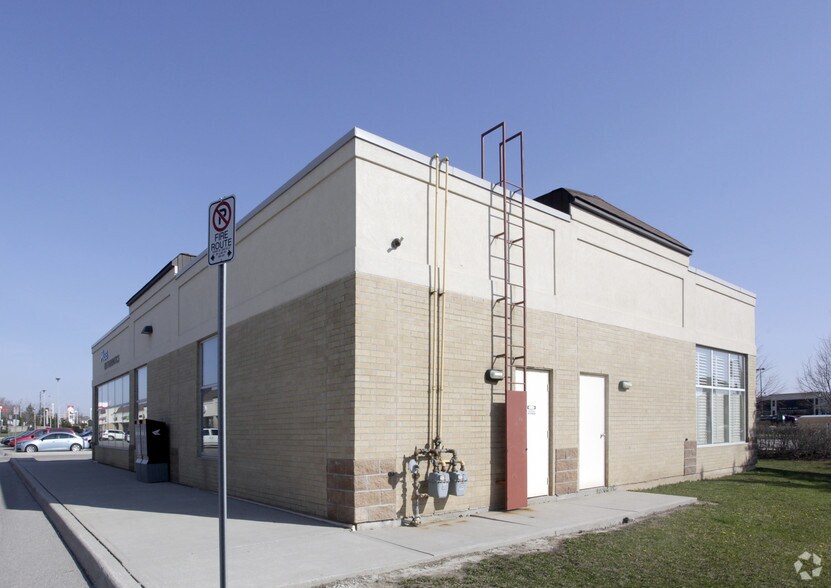 2450 Neyagawa Blvd, Oakville, ON à louer - Photo du bâtiment - Image 2 de 2