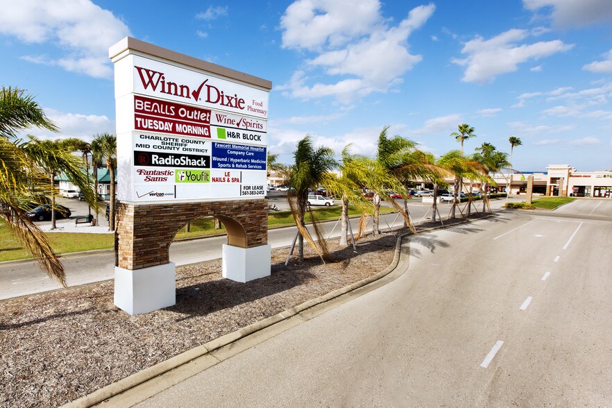 3280 Tamiami Trl, Port Charlotte, FL à vendre - Photo du bâtiment - Image 3 de 11