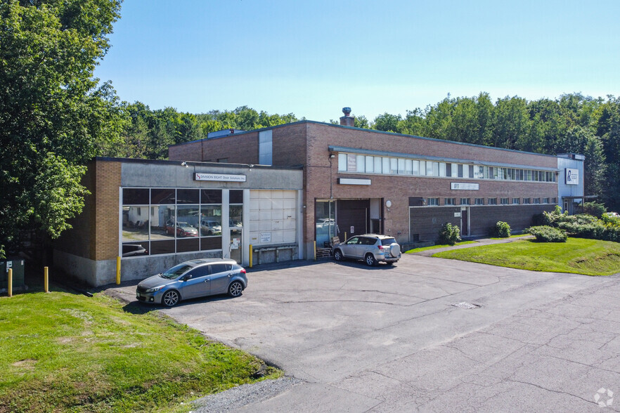 1540-1552 Chatelain Ave, Ottawa, ON à louer - Photo du bâtiment - Image 2 de 4