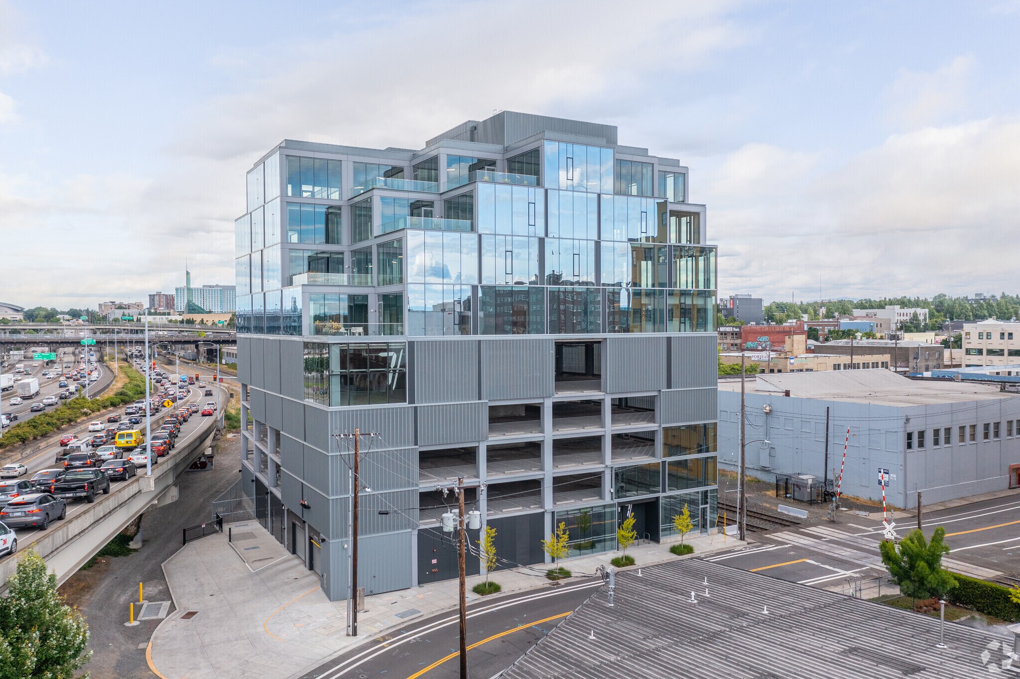 7 SE Stark St, Portland, OR for lease Primary Photo- Image 1 of 5