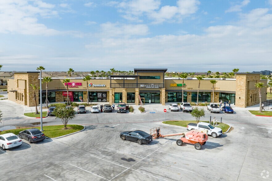 4312 Tres Lagos Blvd, Edinburg, TX à louer - Photo du bâtiment - Image 2 de 5