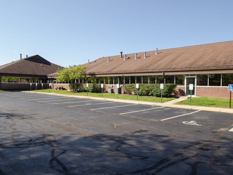 4830 Knightsbridge Blvd, Columbus, OH for lease - Building Photo - Image 3 of 4