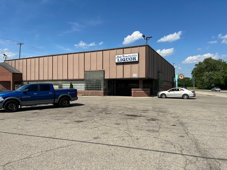 881 E Dixie Dr, West Carrollton, OH à louer - Photo du bâtiment - Image 3 de 13