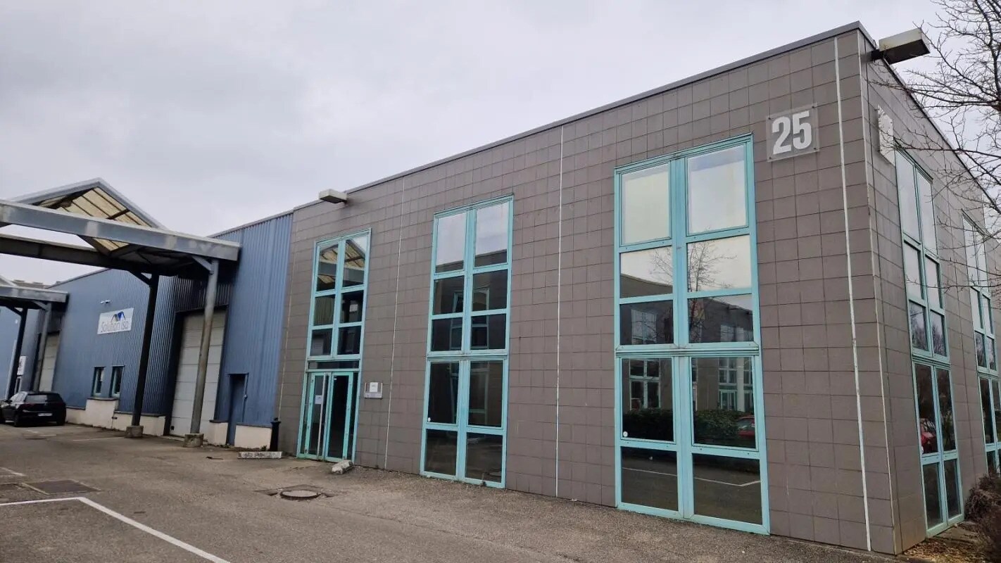 25 Rue Du 35Eme Regiment D'Aviation, Bron for lease Building Photo- Image 1 of 15