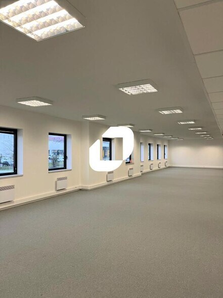 15 Avenue André Diligent, Roubaix for lease - Interior Photo - Image 2 of 18
