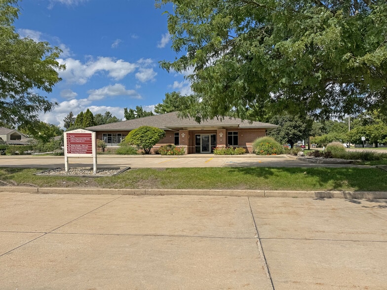 1001 N Hickory Rd, South Bend, IN for lease - Building Photo - Image 1 of 11
