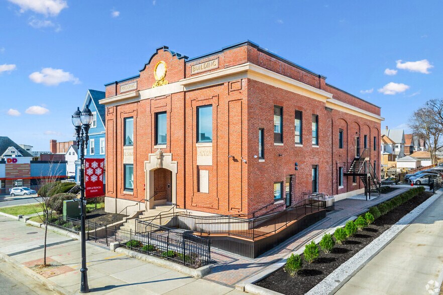 536 Broadway, Everett, MA à vendre - Photo du bâtiment - Image 1 de 20