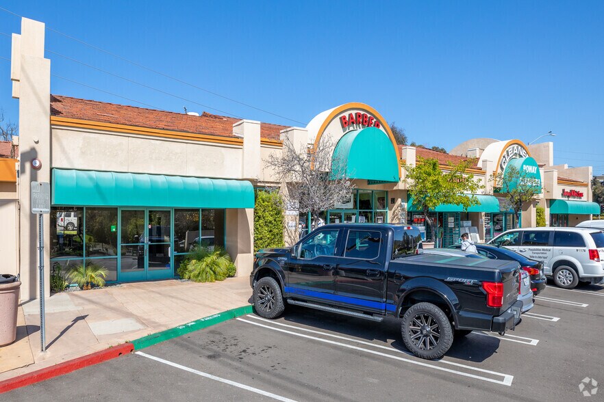 14705-14969 Pomerado Rd, Poway, CA à louer - Photo du bâtiment - Image 3 de 7
