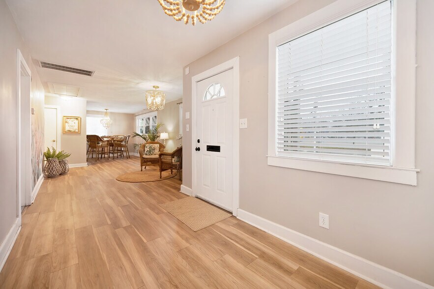 1512 E Bayview Blvd, Norfolk, VA à vendre - Photo intérieure - Image 3 de 35