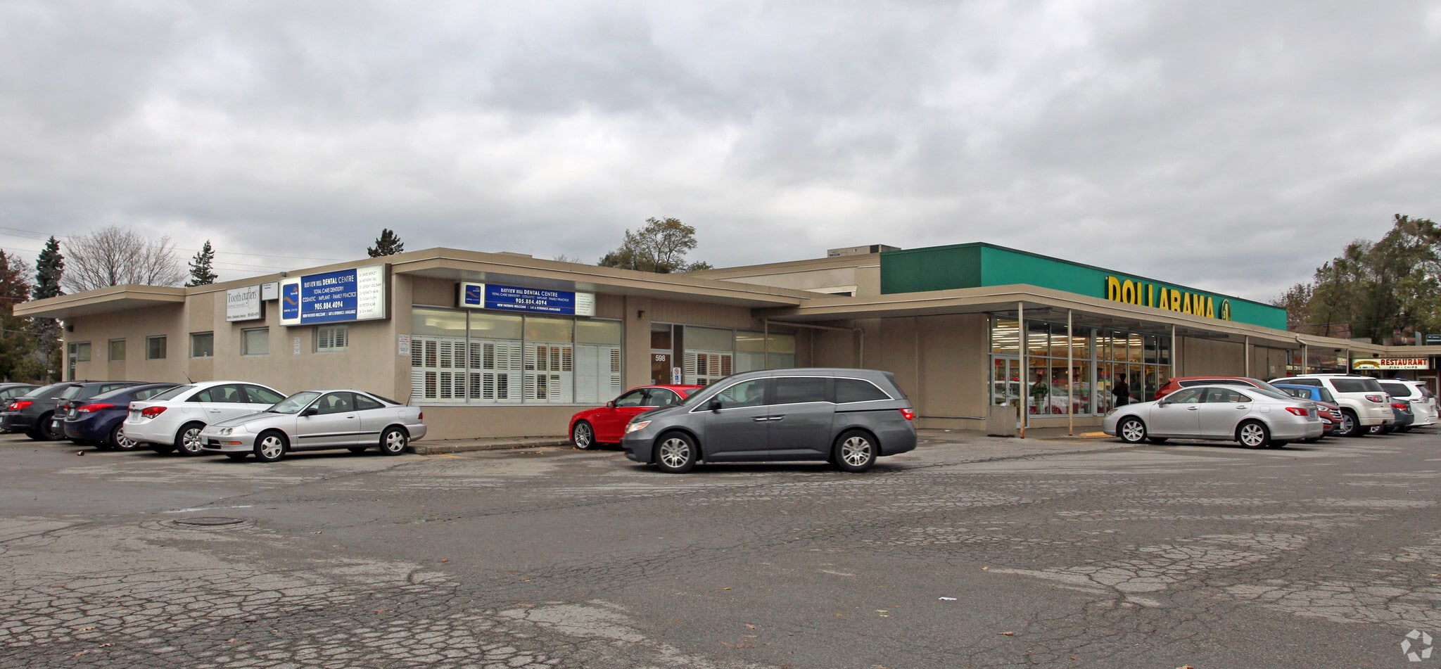 598-704 Major Mackenzie Dr, Richmond Hill, ON for lease Primary Photo- Image 1 of 6