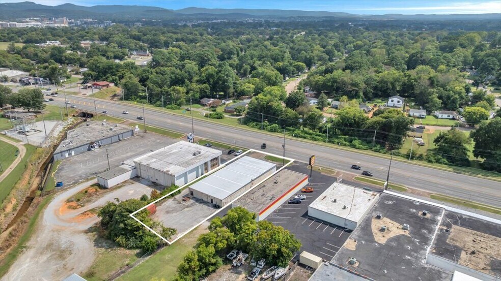 3010 University Dr NW, Huntsville, AL à vendre - Photo du bâtiment - Image 3 de 15