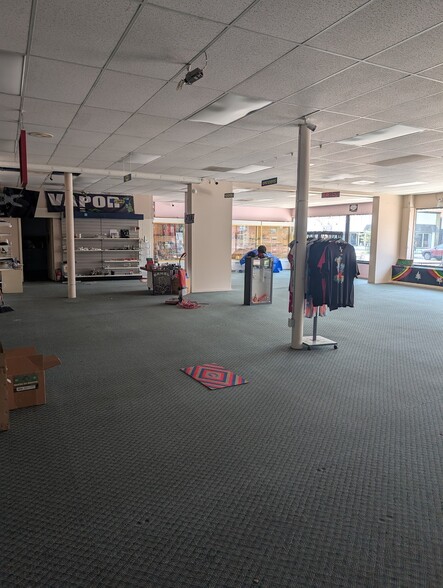 219 E Michigan Ave, Paw Paw, MI for lease - Interior Photo - Image 3 of 16