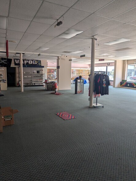 219 E Michigan Ave, Paw Paw, MI à vendre - Photo du bâtiment - Image 3 de 17