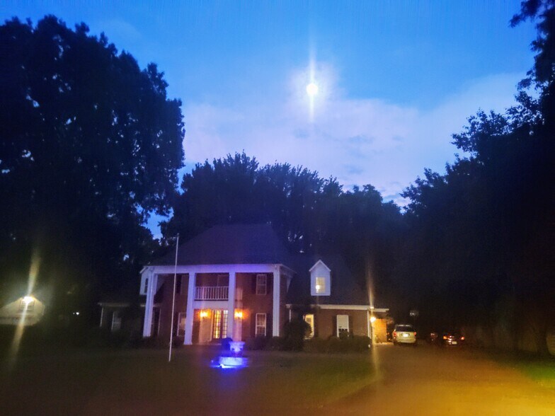 8201 Everwood Cv, Germantown, TN for sale - Building Photo - Image 3 of 28