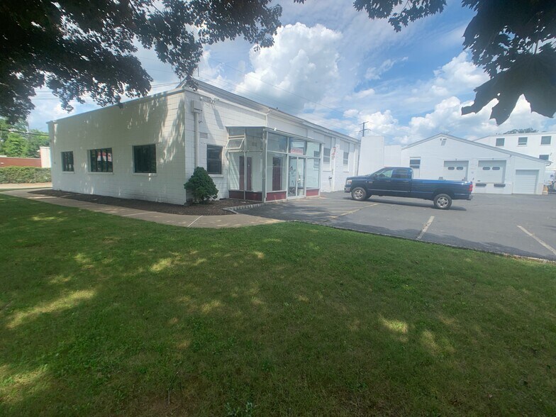 34 Deforest Ave, East Hanover, NJ à louer - Photo du bâtiment - Image 1 de 5
