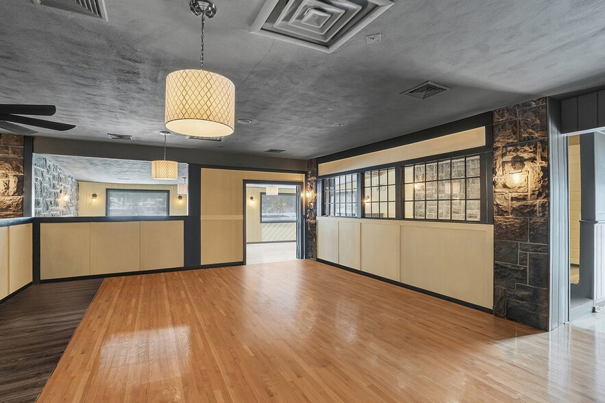 332 Farnum Pike, Smithfield, RI for sale - Building Photo - Image 3 of 43